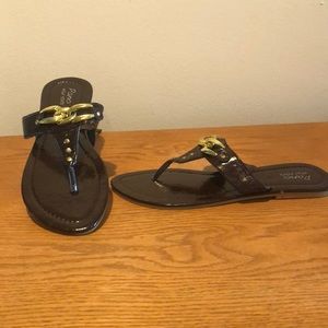 Ladies 10M thong sandals w/ gold embellishment